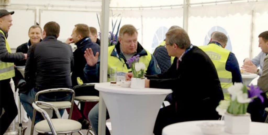 Internt handelshow og live presentasjon av nyutviklet betongblokkanlegg